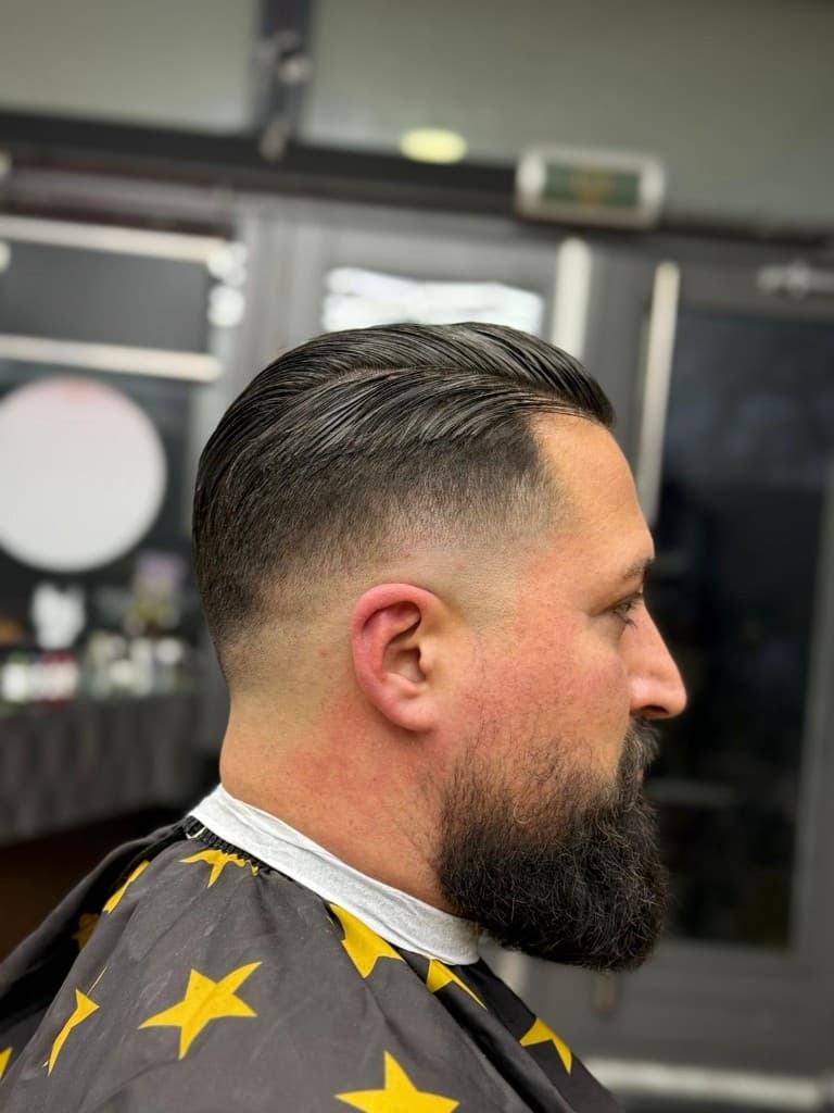 Kapsel New Look – pompadour fade